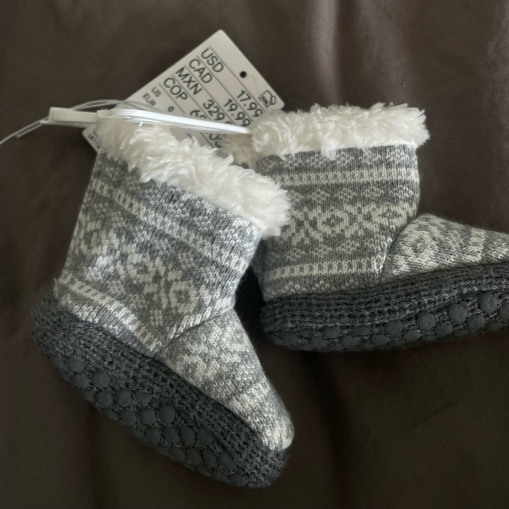 HM baby shoes